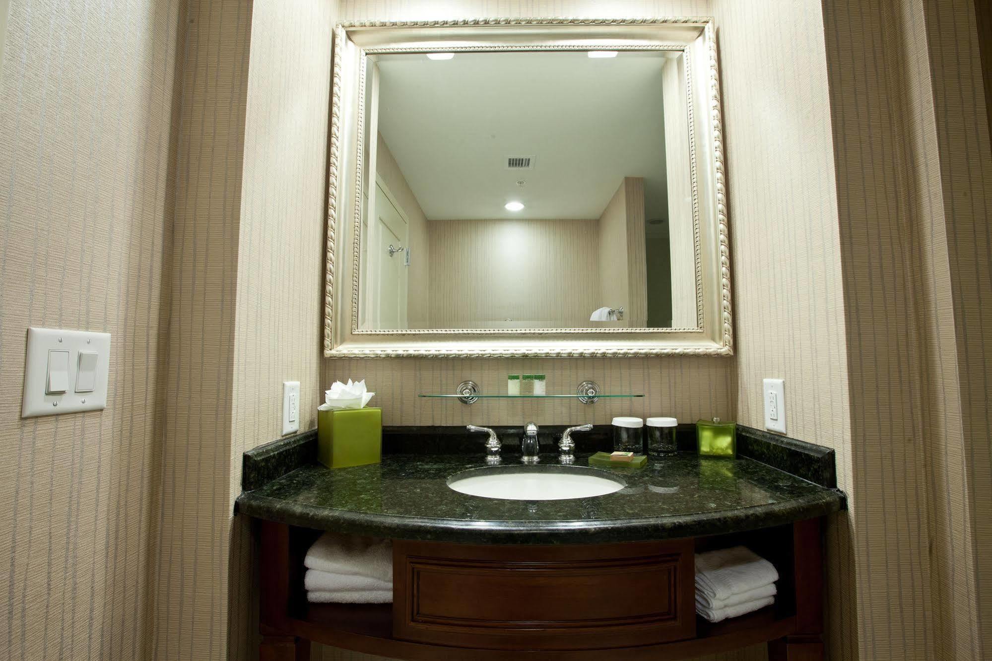 Town & Country Inn And Suites Charleston Luaran gambar